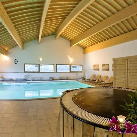 A Avec Jacuzzi 32 M² * Orelle